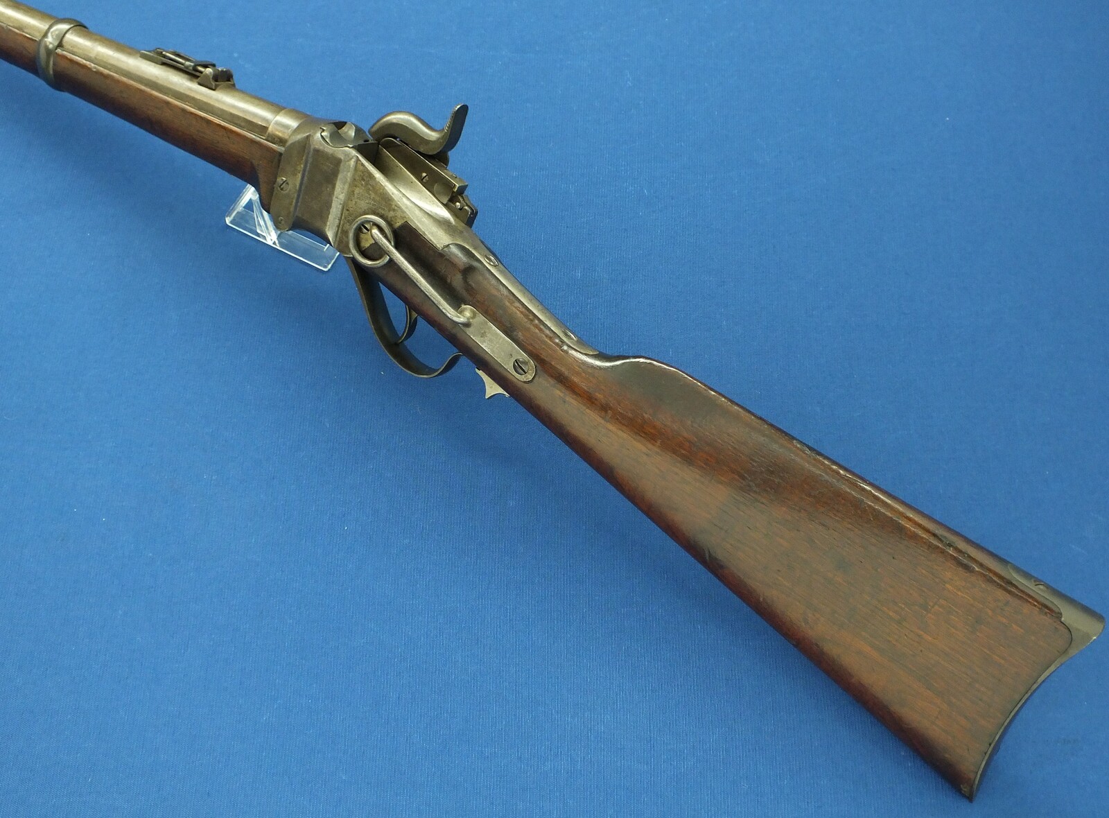 A fine antique American Civil War Sharps New Model 1863 percussion Carbine. Caliber 52, 22 inch barrel. Length 100cm. In very good condition. Price 3.750 euro