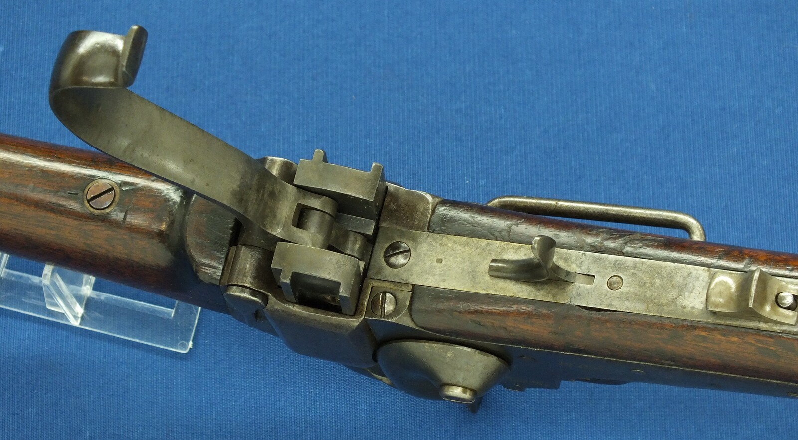 A fine antique American Civil War Sharps New Model 1863 percussion Carbine. Caliber 52, 22 inch barrel. Length 100cm. In very good condition. Price 3.750 euro