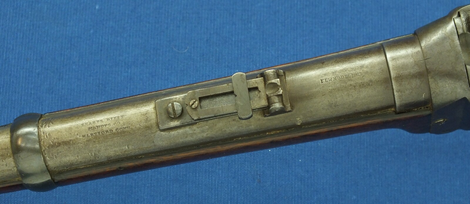 A fine antique American Civil War Sharps New Model 1863 percussion Carbine. Caliber 52, 22 inch barrel. Length 100cm. In very good condition. Price 3.750 euro