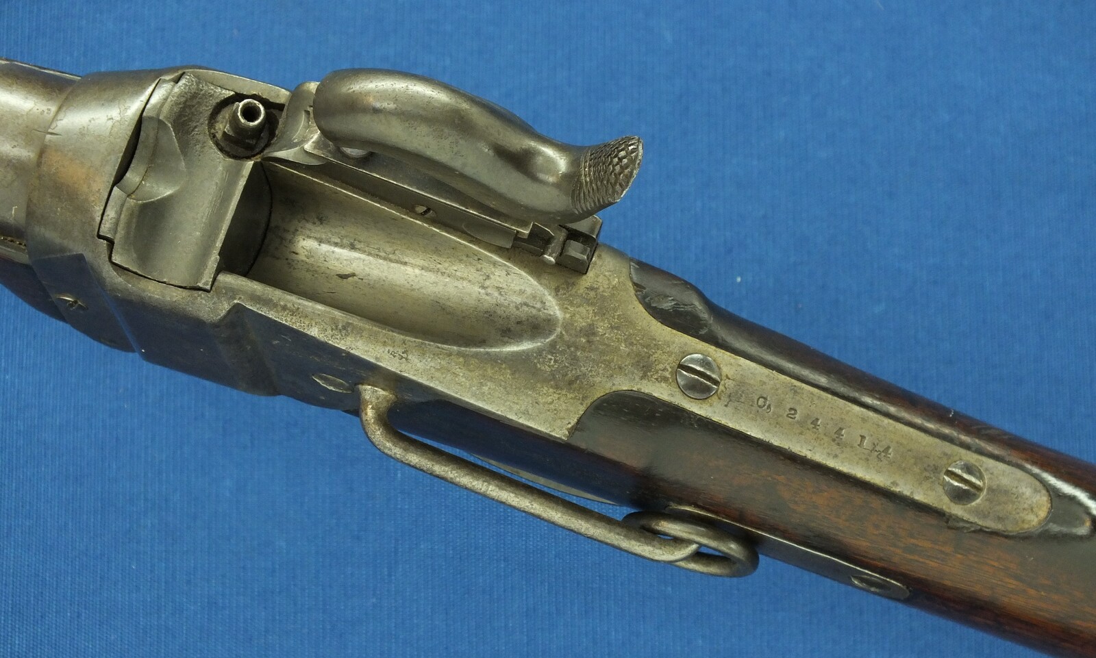 A fine antique American Civil War Sharps New Model 1863 percussion Carbine. Caliber 52, 22 inch barrel. Length 100cm. In very good condition. Price 3.750 euro