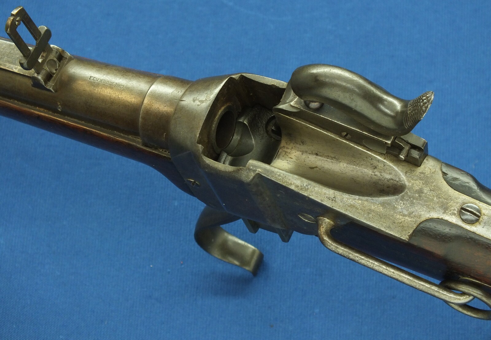 A fine antique American Civil War Sharps New Model 1863 percussion Carbine. Caliber 52, 22 inch barrel. Length 100cm. In very good condition. Price 3.750 euro