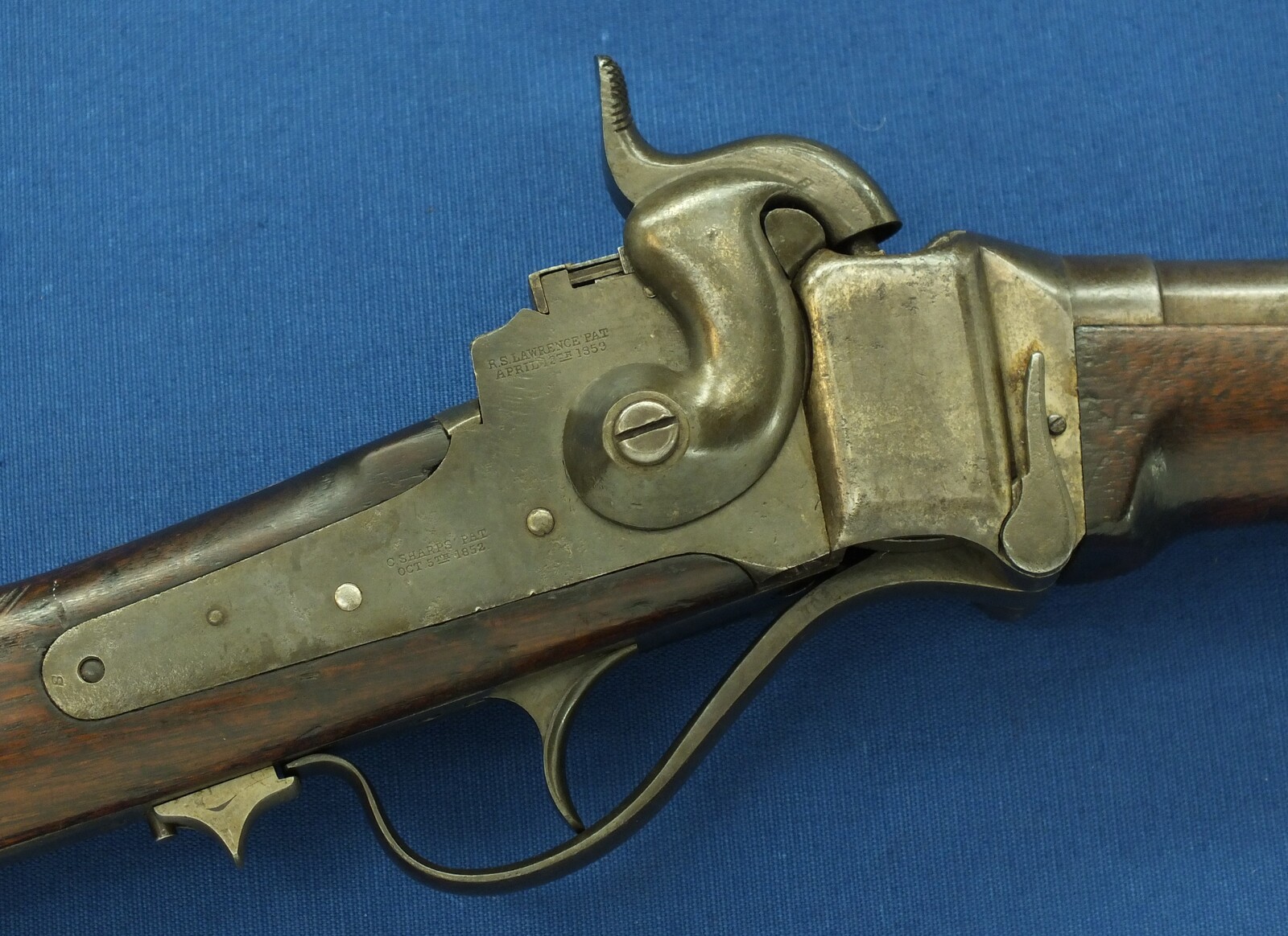 A fine antique American Civil War Sharps New Model 1863 percussion Carbine. Caliber 52, 22 inch barrel. Length 100cm. In very good condition. Price 3.750 euro