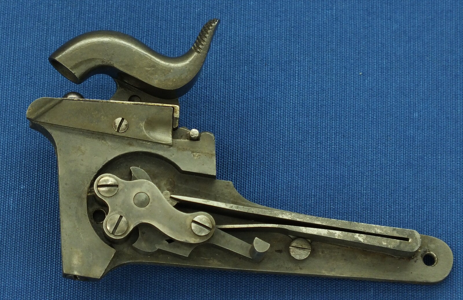 A fine antique American Civil War Sharps New Model 1863 percussion Carbine. Caliber 52, 22 inch barrel. Length 100cm. In very good condition. Price 3.750 euro