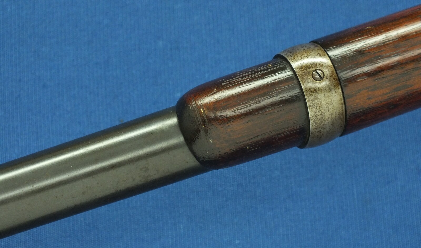 A fine antique American Civil War Smith Breechloading Percussion Carbine. 50 caliber, half 21-5/8 round/octagonal Barrel. In near mint condtion. Price 4.450 euro.