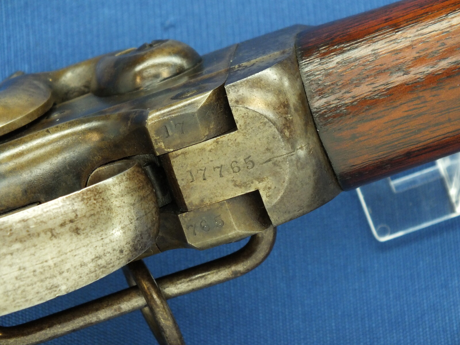 A fine antique American Civil War Smith Breechloading Percussion Carbine. 50 caliber, half 21-5/8 round/octagonal Barrel. In near mint condtion. Price 4.450 euro.