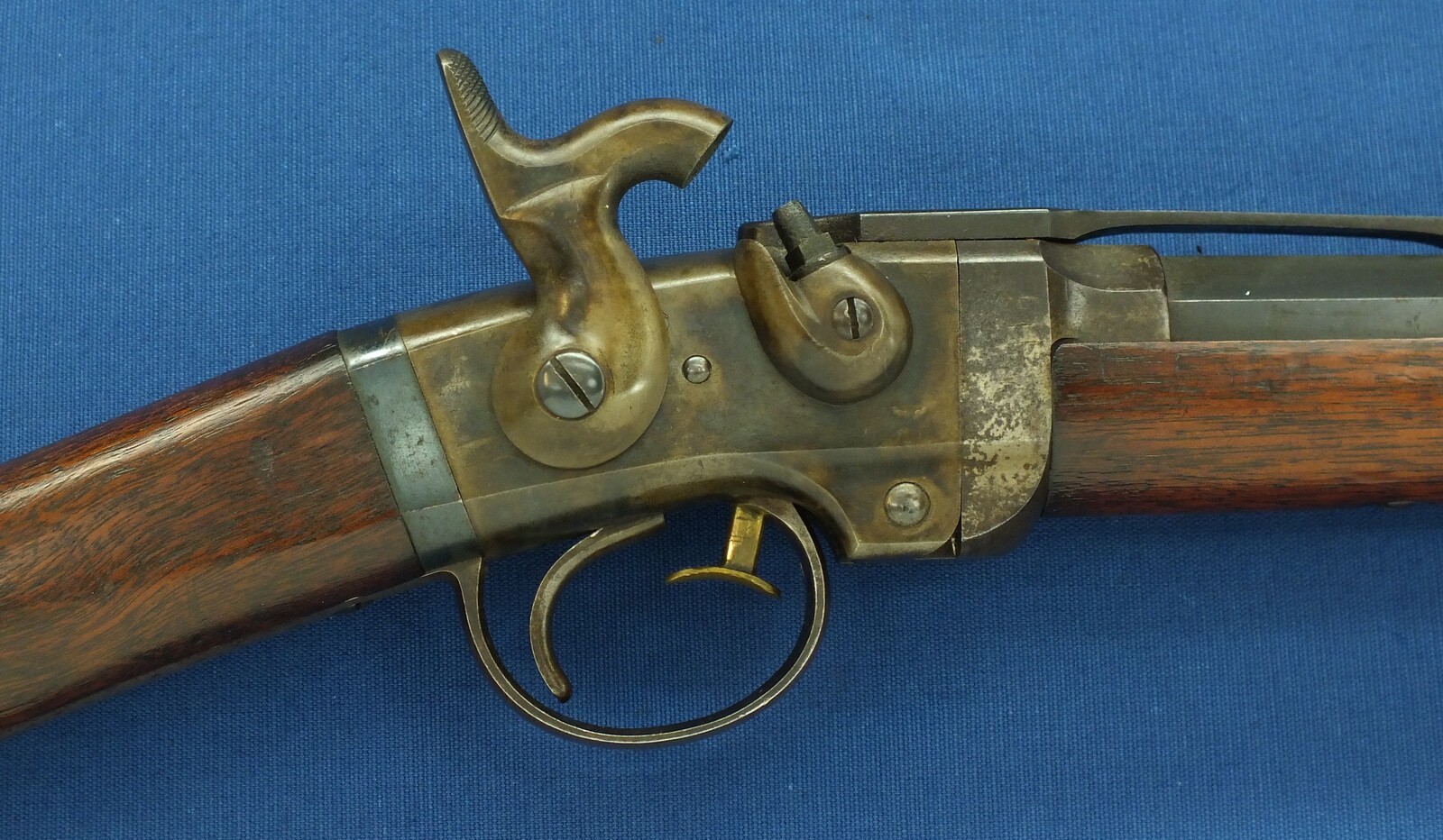 A fine antique American Civil War Smith Breechloading Percussion Carbine. 50 caliber, half 21-5/8 round/octagonal Barrel. In near mint condtion. Price 4.450 euro.