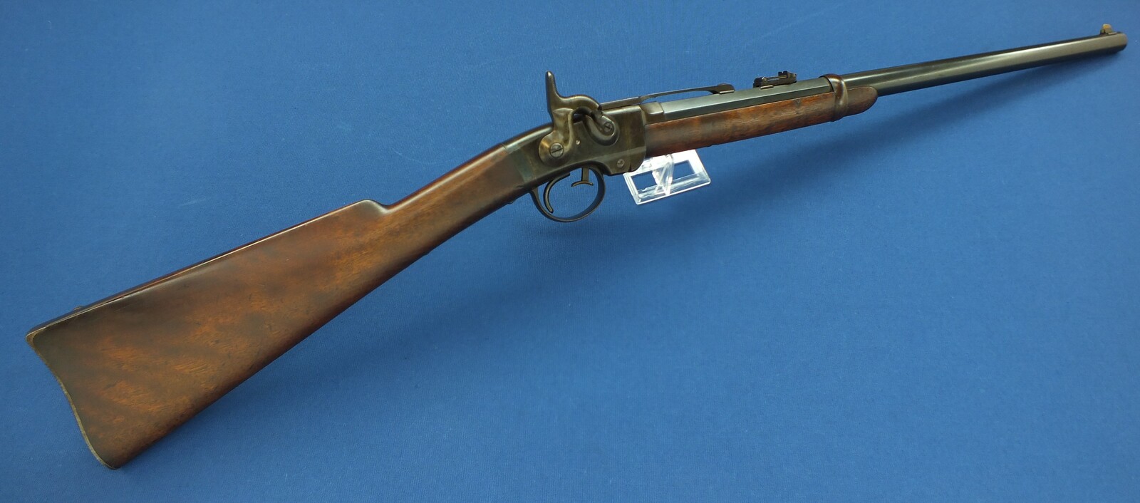 A fine antique American Civil War Smith Breechloading Percussion Carbine. 50 caliber, half 21-5/8 round/octagonal Barrel. In very good condtion. Price 4.150 euro.
