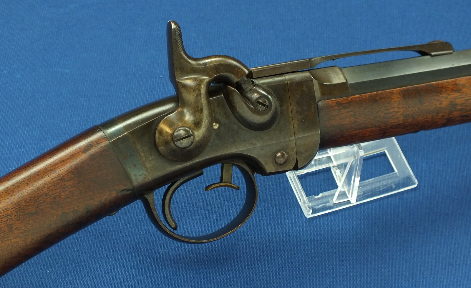 A fine antique American Civil War Smith Breechloading Percussion Carbine. 50 caliber, half 21-5/8 round/octagonal Barrel. In very good condtion. Price 4.150 euro.