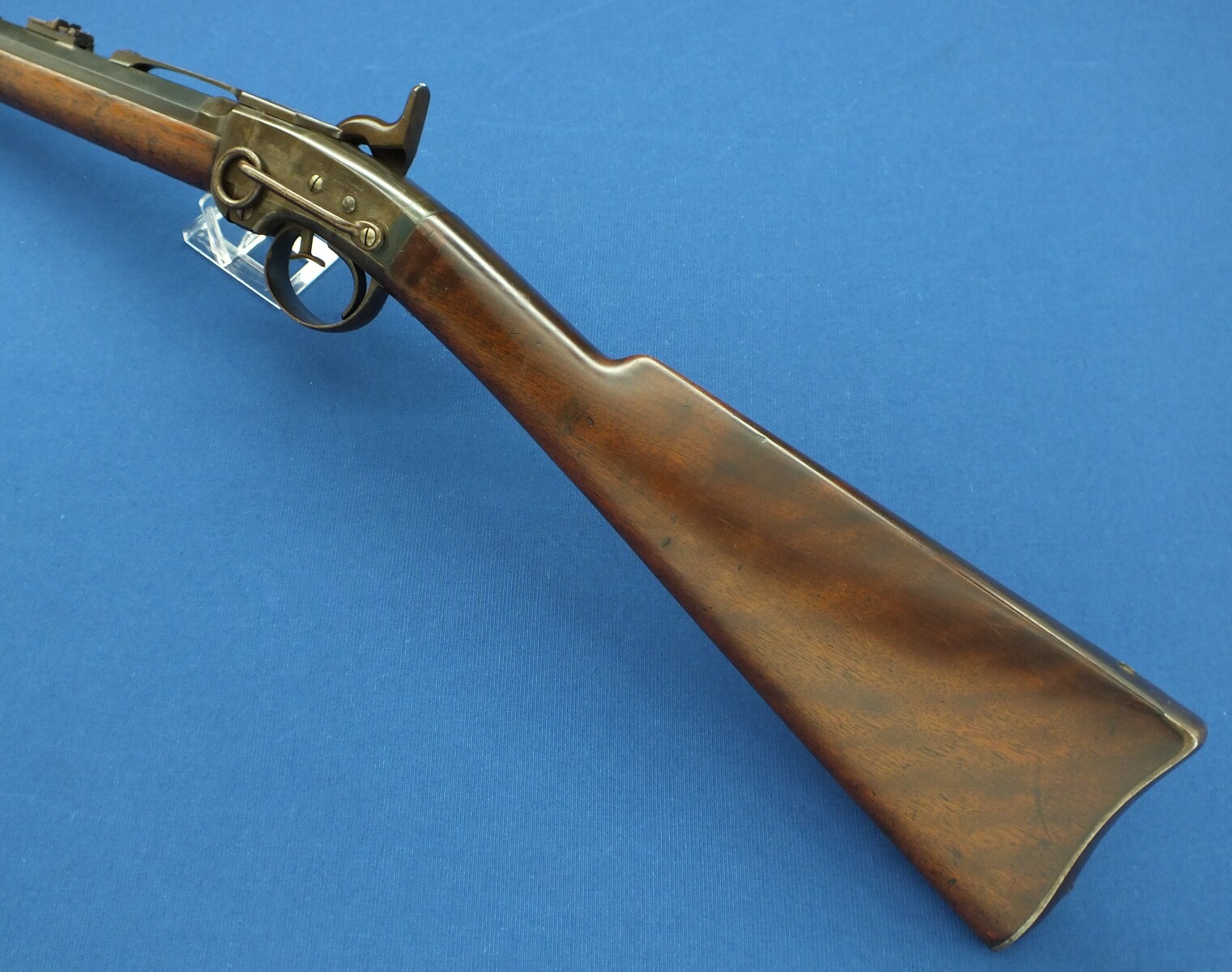 A fine antique American Civil War Smith Breechloading Percussion Carbine. 50 caliber, half 21-5/8 round/octagonal Barrel. In very good condtion. Price 4.150 euro.