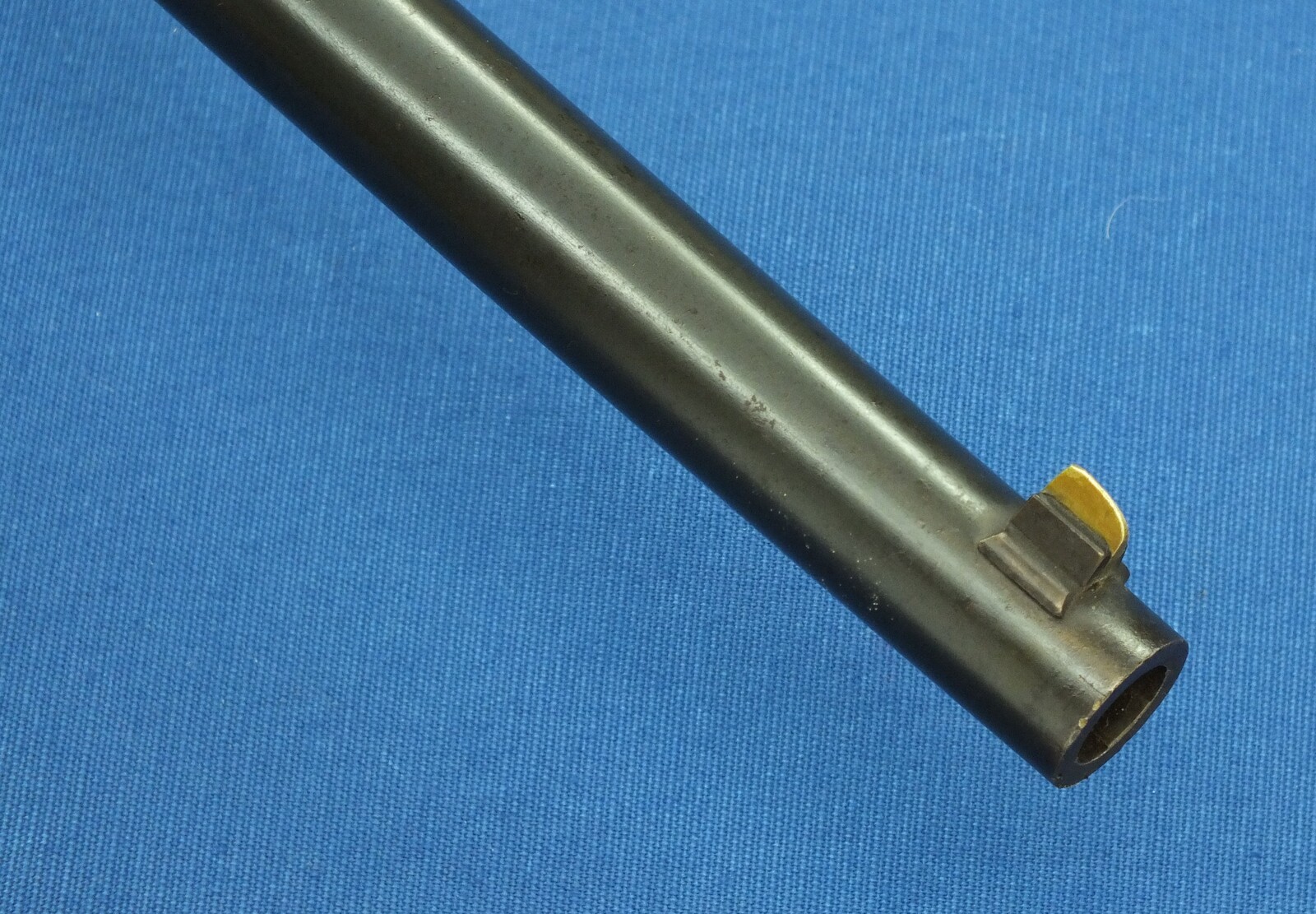 A fine antique American Civil War Smith Breechloading Percussion Carbine. 50 caliber, half 21-5/8 round/octagonal Barrel. In very good condtion. Price 4.150 euro.