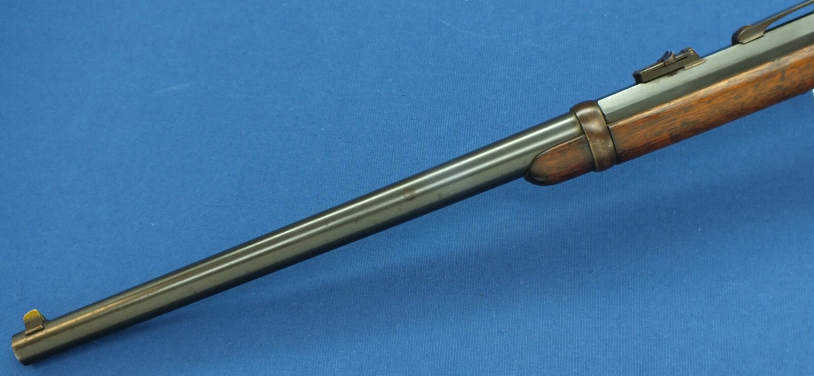 A fine antique American Civil War Smith Breechloading Percussion Carbine. 50 caliber, half 21-5/8 round/octagonal Barrel. In very good condtion. Price 4.150 euro.