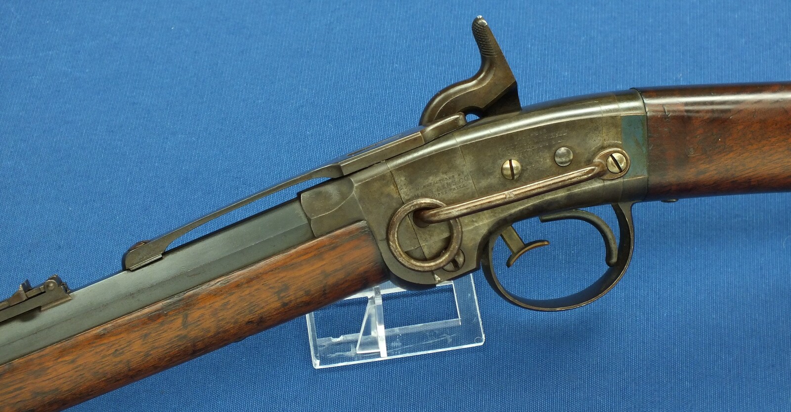 A fine antique American Civil War Smith Breechloading Percussion Carbine. 50 caliber, half 21-5/8 round/octagonal Barrel. In very good condtion. Price 4.150 euro.