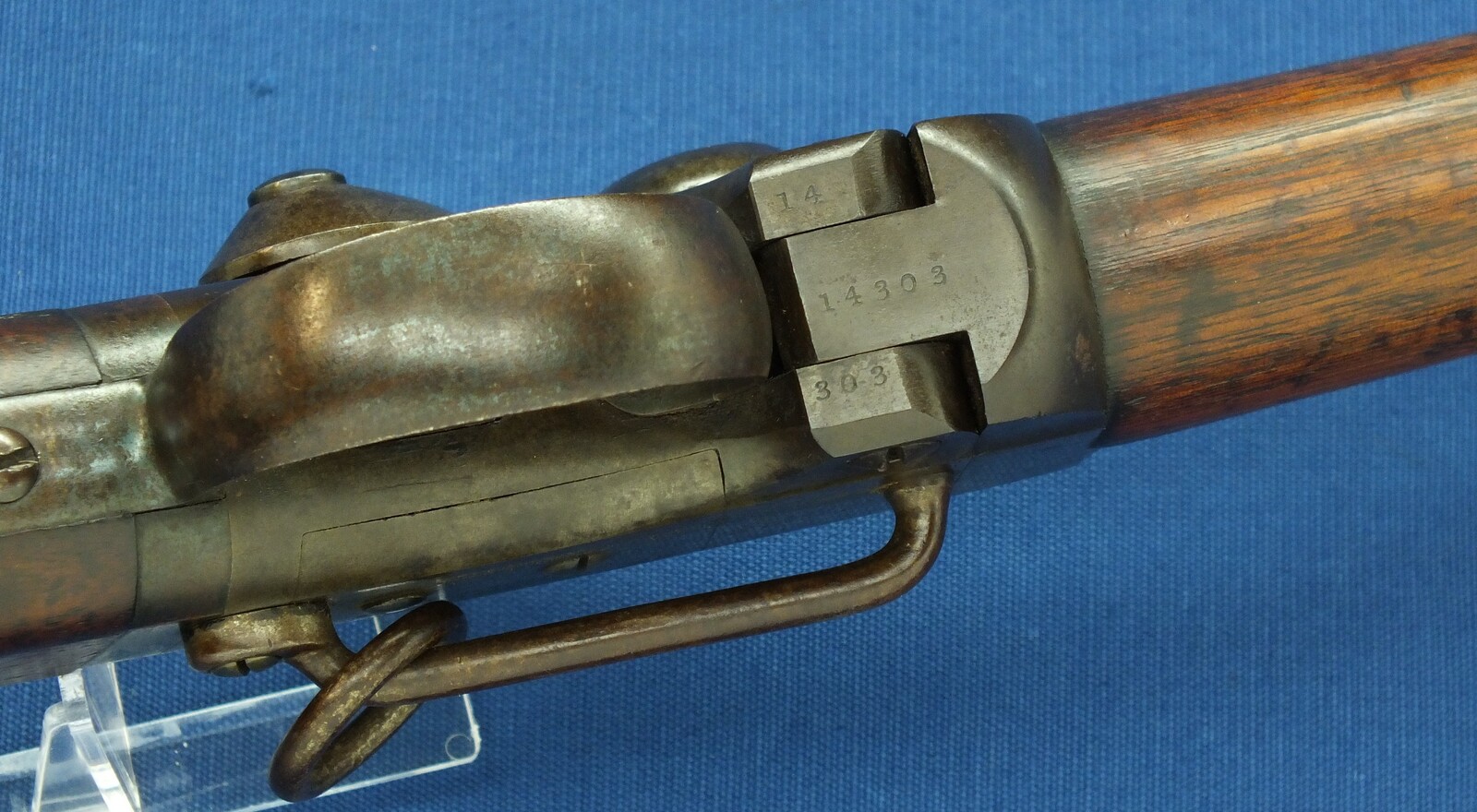 A fine antique American Civil War Smith Breechloading Percussion Carbine. 50 caliber, half 21-5/8 round/octagonal Barrel. In very good condtion. Price 4.150 euro.