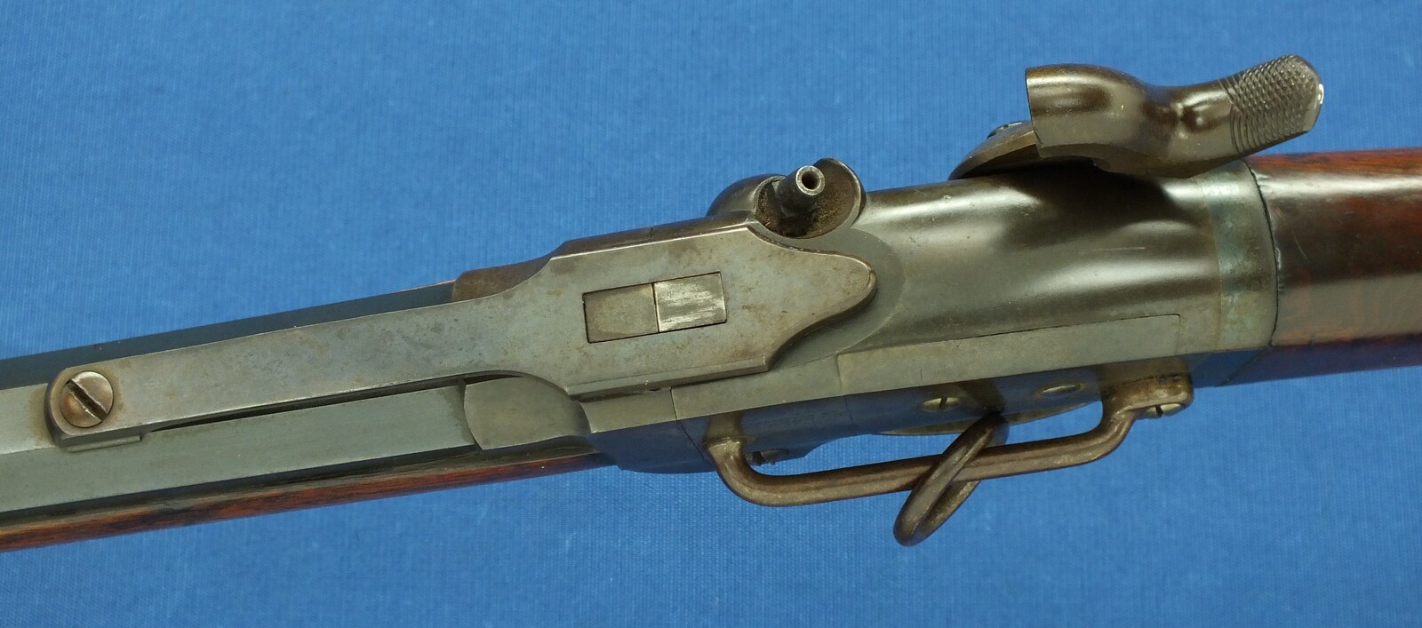 A fine antique American Civil War Smith Breechloading Percussion Carbine. 50 caliber, half 21-5/8 round/octagonal Barrel. In very good condtion. Price 4.150 euro.