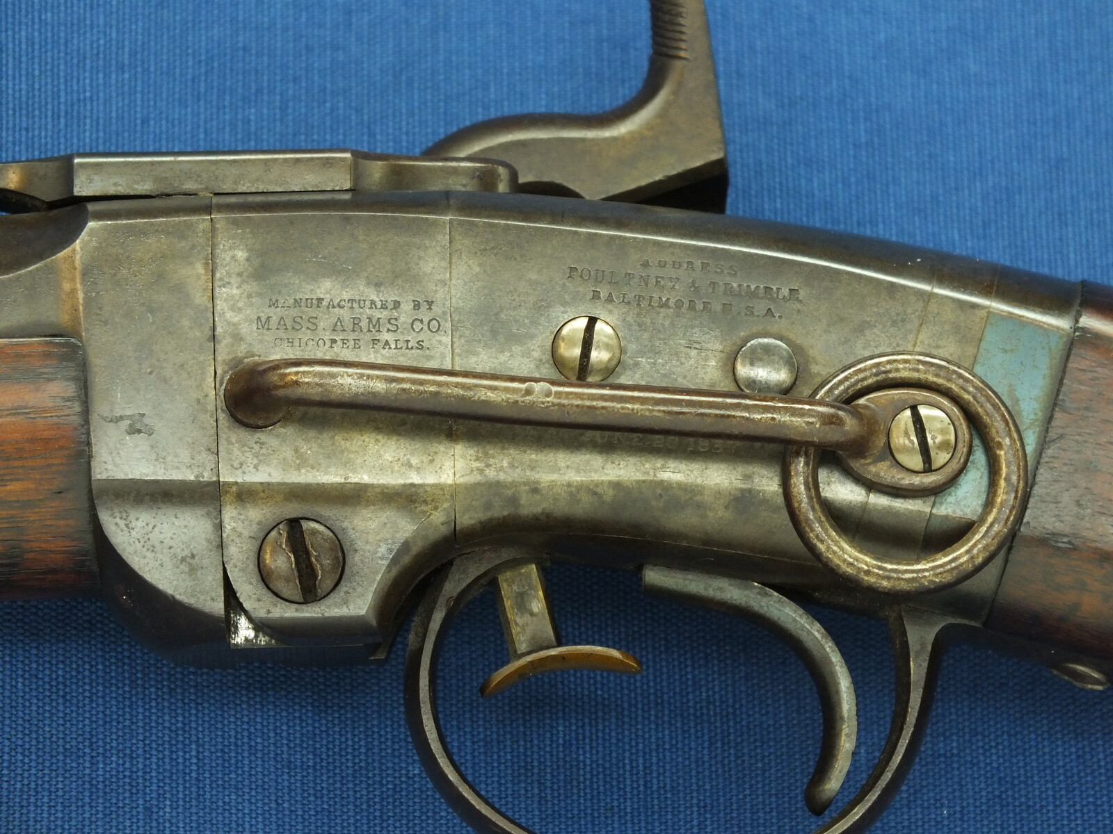 A fine antique American Civil War Smith Breechloading Percussion Carbine. 50 caliber, half 21-5/8 round/octagonal Barrel. In very good condtion. Price 4.150 euro.