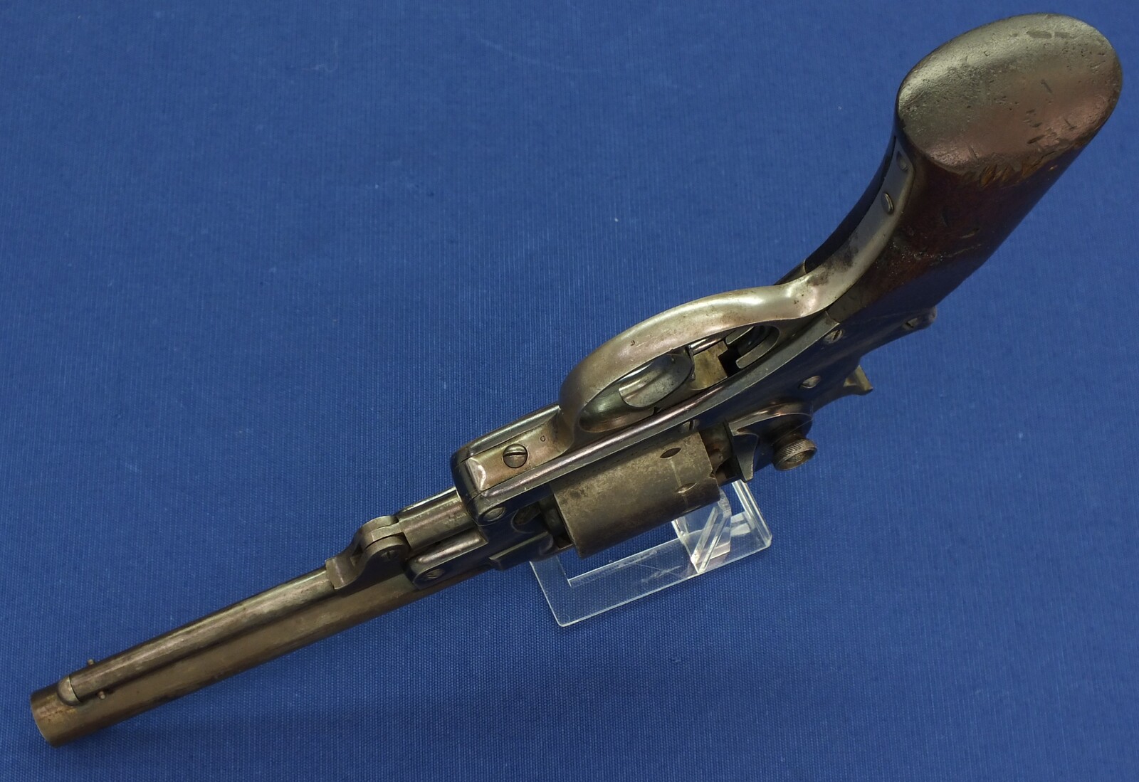 A fine antique American Civil War Starr Arms Co Double Action Model 1858 Army 6 shot percussion Revolver. 44 Caliber. Length 33cm. In very good condition. Price 2.850 euro.