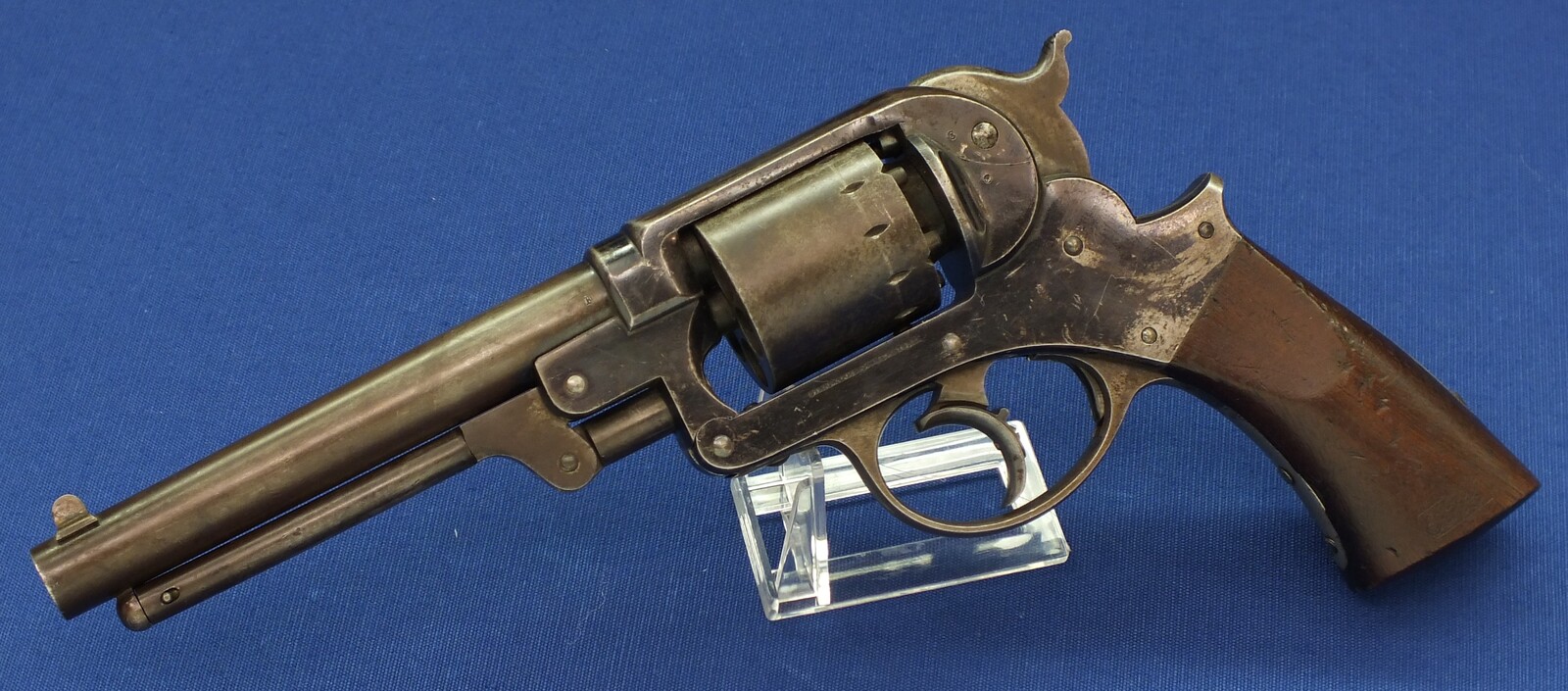 A fine antique American Civil War Starr Arms Co Double Action Model 1858 Army 6 shot percussion Revolver. 44 Caliber. Length 33cm. In very good condition. Price 2.850 euro.