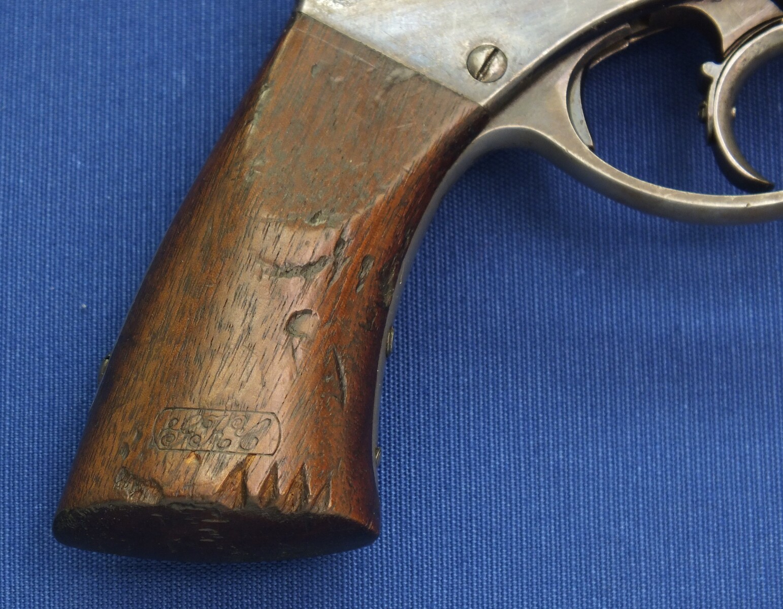 A fine antique American Civil War Starr Arms Co Double Action Model 1858 Army 6 shot percussion Revolver. 44 Caliber. Length 33cm. In very good condition. Price 2.850 euro.