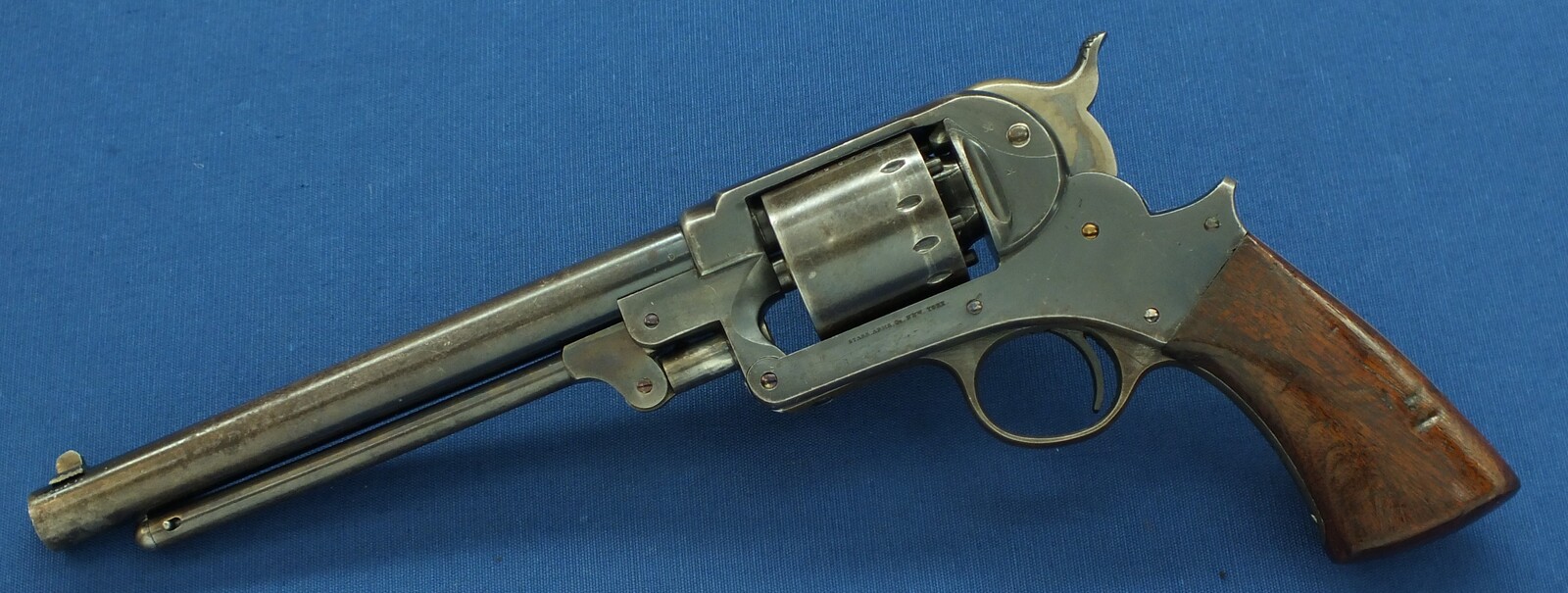 A fine antique American Civil War Starr Arms Co Single Action Model 1863 Army 6 shot percussion Revolver. 44 Caliber. Length 37,5cm. In very good condition. Price 3.800 euro.