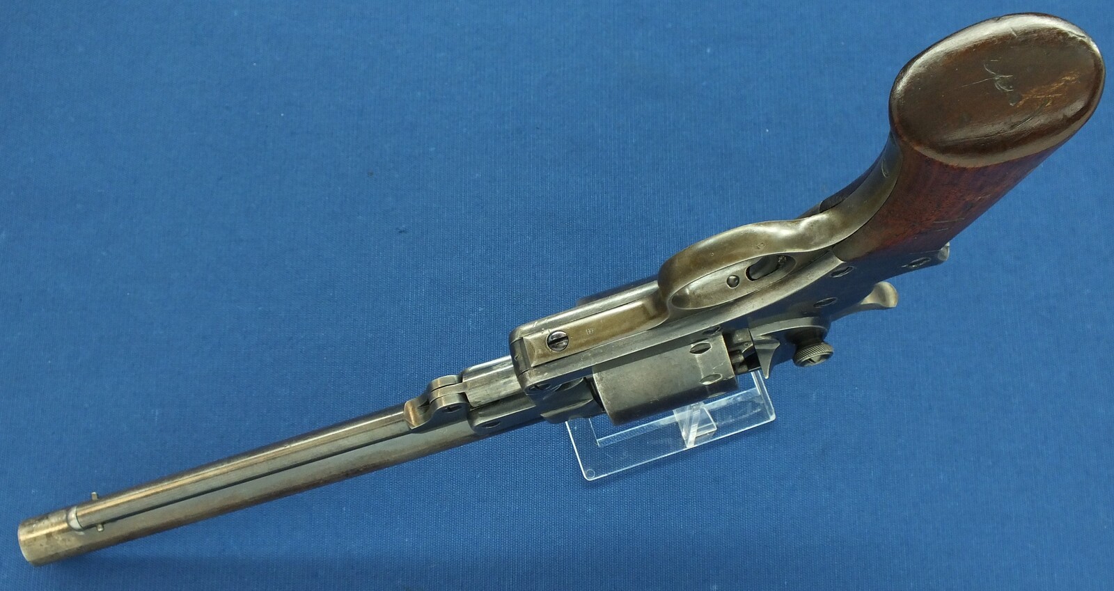 A fine antique American Civil War Starr Arms Co Single Action Model 1863 Army 6 shot percussion Revolver. 44 Caliber. Length 37,5cm. In very good condition. Price 3.800 euro.
