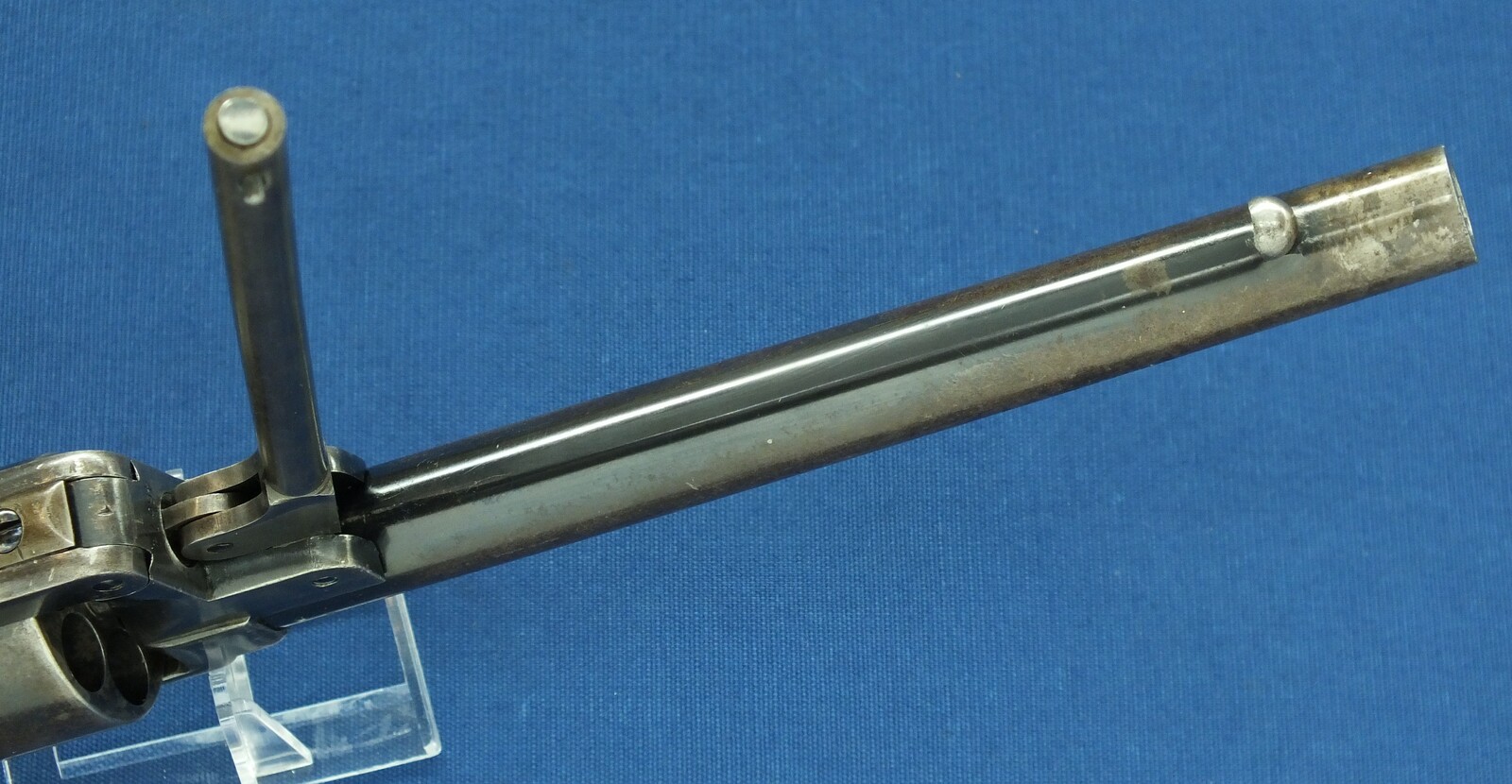 A fine antique American Civil War Starr Arms Co Single Action Model 1863 Army 6 shot percussion Revolver. 44 Caliber. Length 37,5cm. In very good condition. Price 3.800 euro.