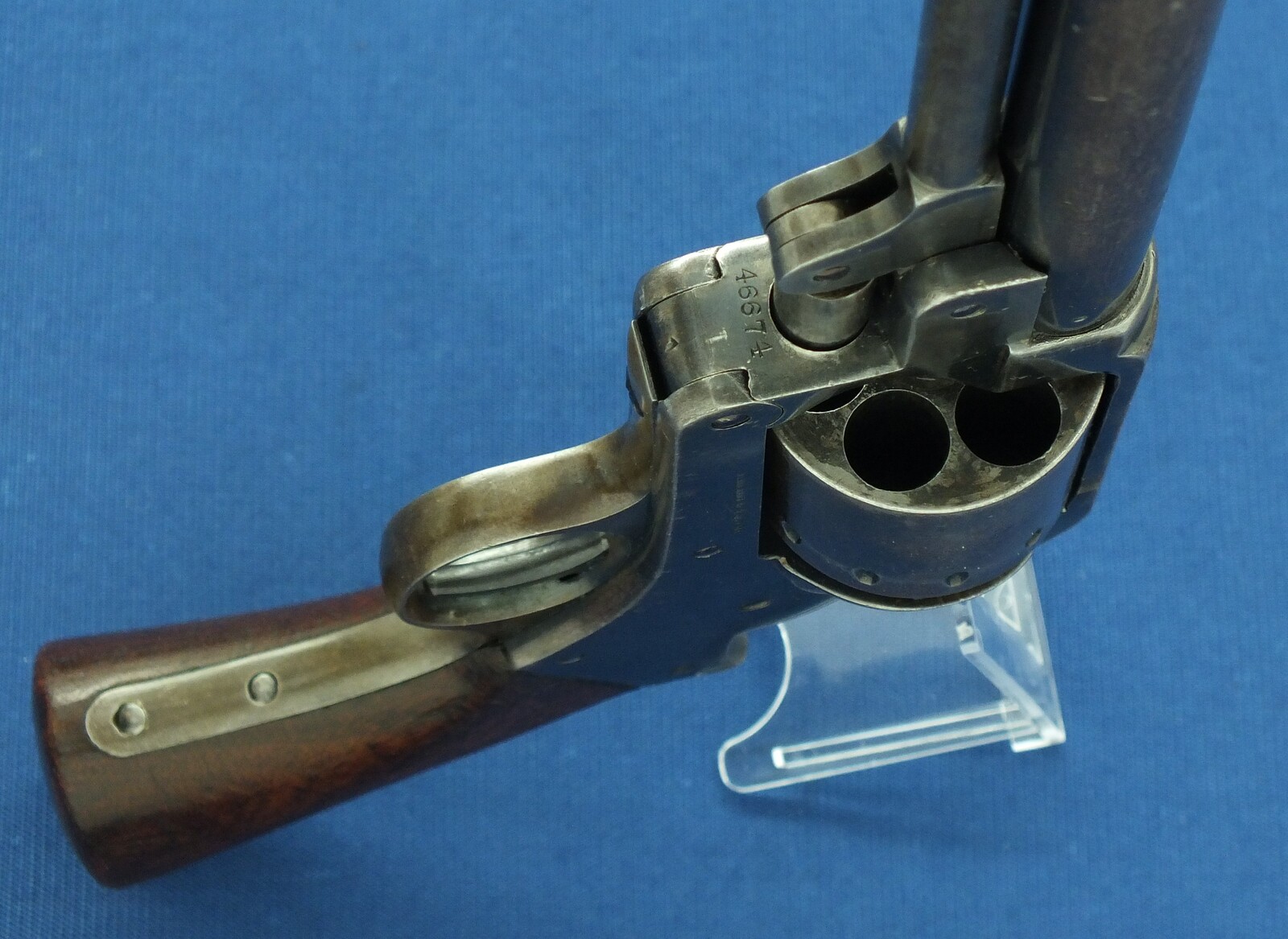 A fine antique American Civil War Starr Arms Co Single Action Model 1863 Army 6 shot percussion Revolver. 44 Caliber. Length 37,5cm. In very good condition. Price 3.800 euro.