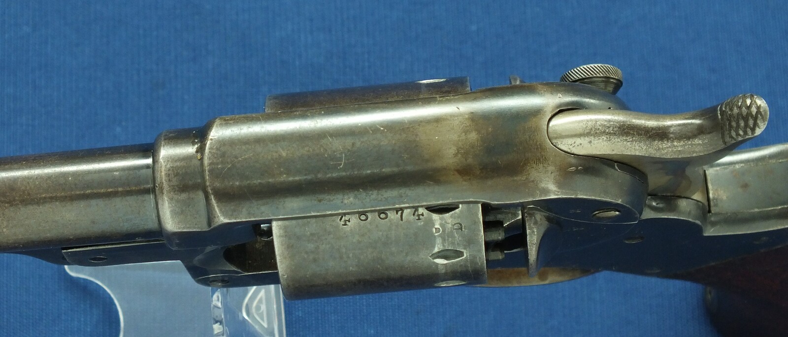 A fine antique American Civil War Starr Arms Co Single Action Model 1863 Army 6 shot percussion Revolver. 44 Caliber. Length 37,5cm. In very good condition. Price 3.800 euro.