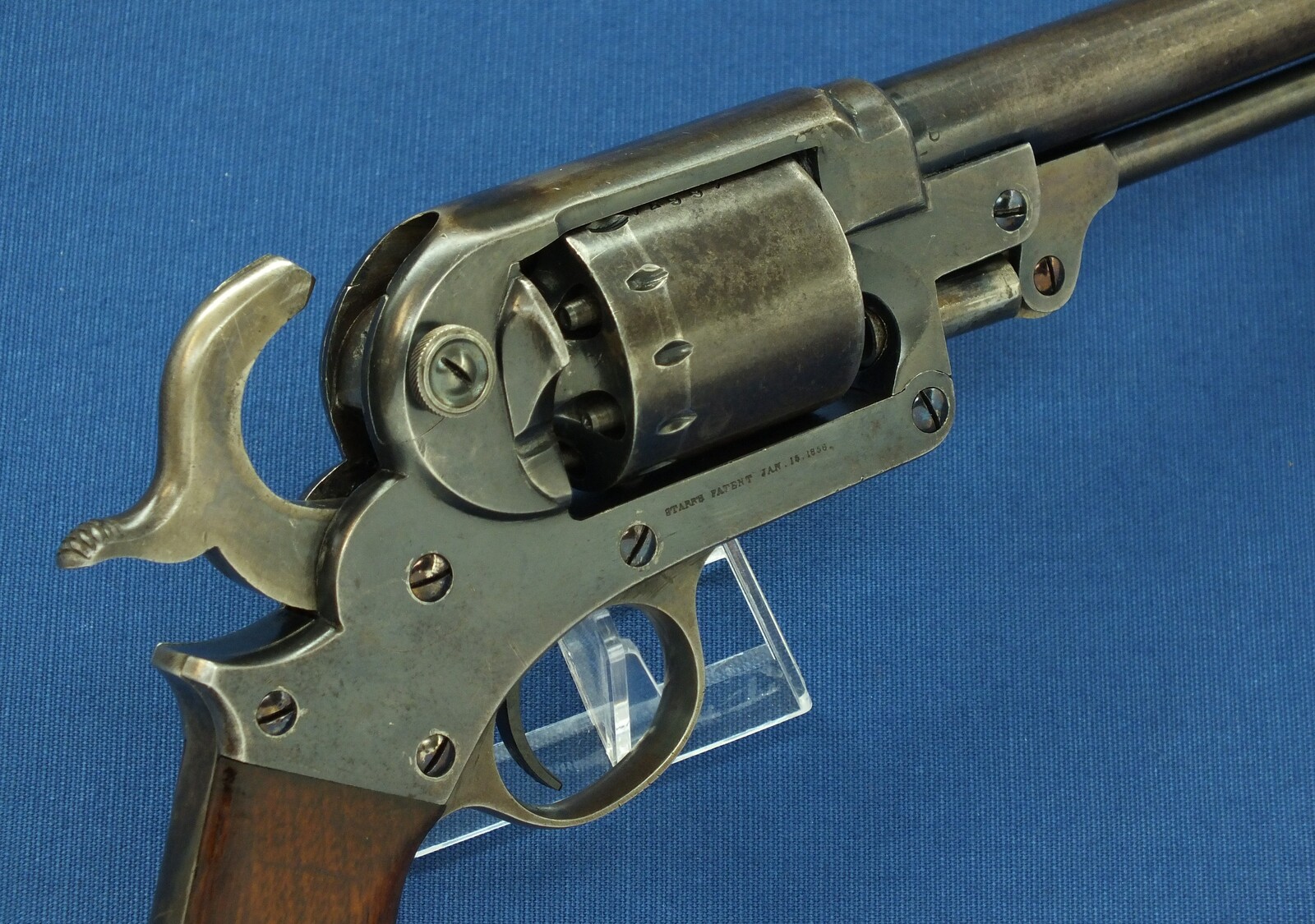 A fine antique American Civil War Starr Arms Co Single Action Model 1863 Army 6 shot percussion Revolver. 44 Caliber. Length 37,5cm. In very good condition. Price 3.800 euro.