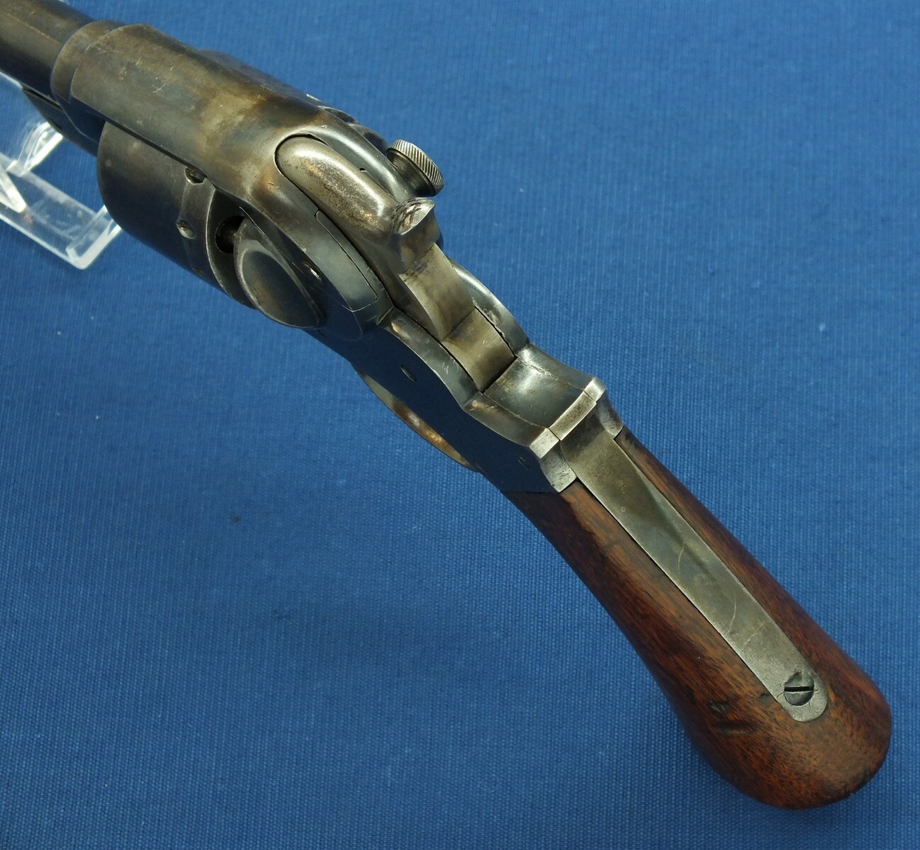 A fine antique American Civil War Starr Arms Co Single Action Model 1863 Army 6 shot percussion Revolver. 44 Caliber. Length 37,5cm. In very good condition. Price 3.800 euro.