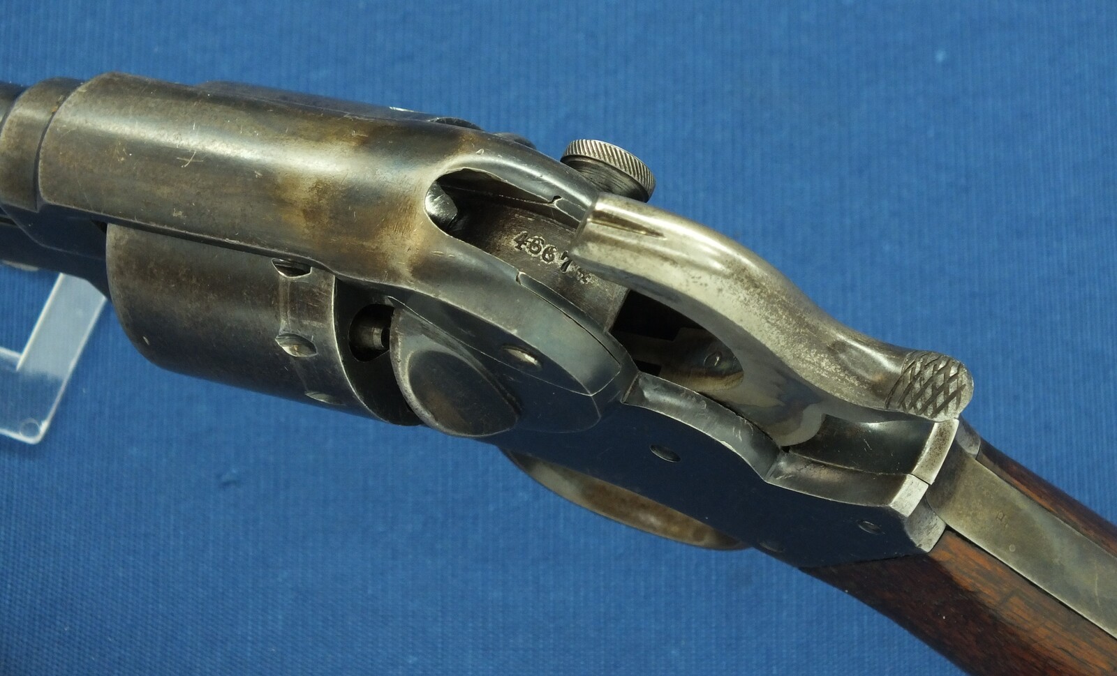 A fine antique American Civil War Starr Arms Co Single Action Model 1863 Army 6 shot percussion Revolver. 44 Caliber. Length 37,5cm. In very good condition. Price 3.800 euro.