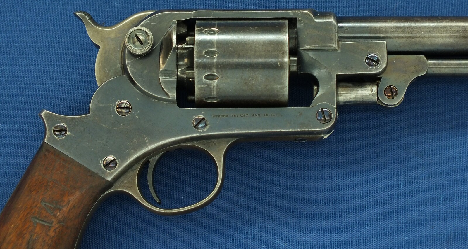 A fine antique American Civil War Starr Arms Co Single Action Model 1863 Army 6 shot percussion Revolver. 44 Caliber. Length 37,5cm. In very good condition. Price 3.800 euro.
