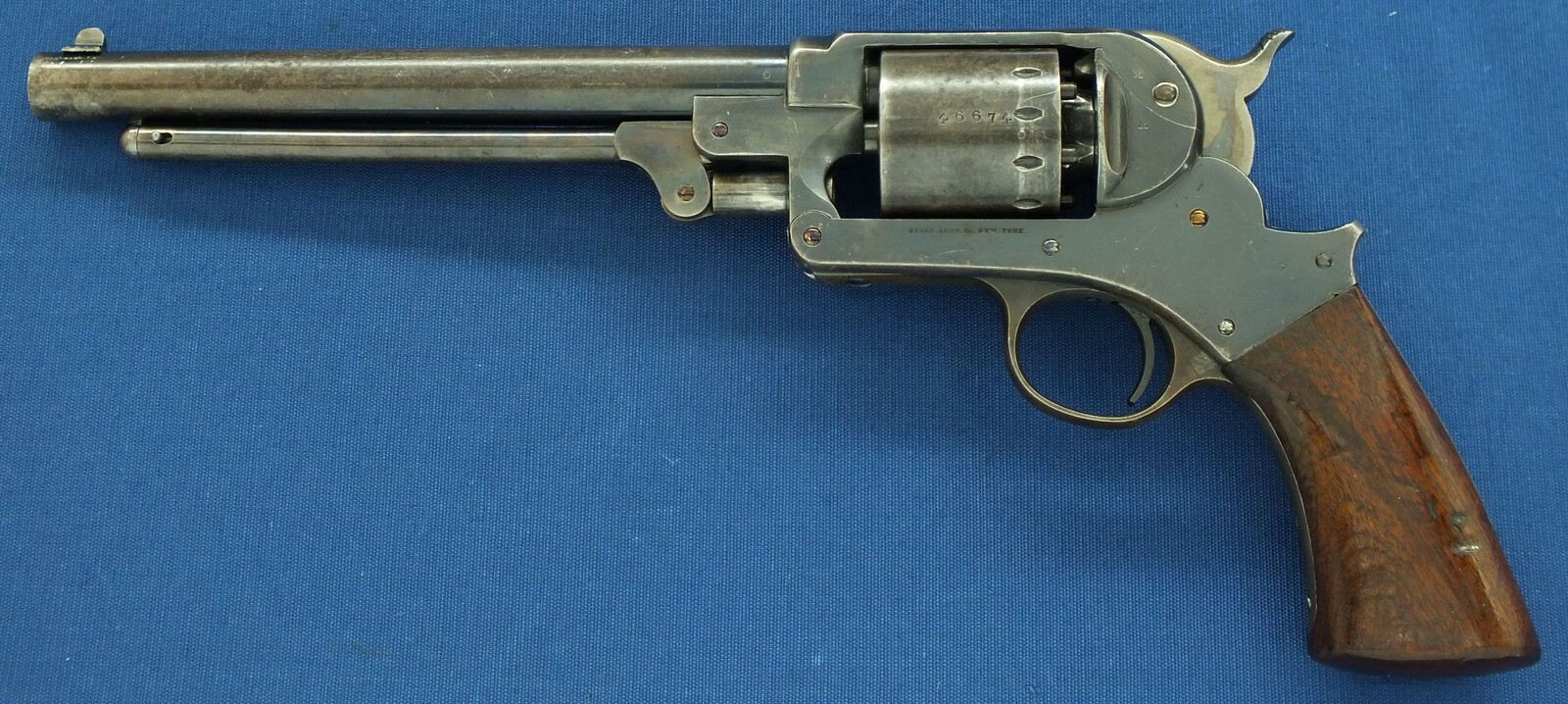 A fine antique American Civil War Starr Arms Co Single Action Model 1863 Army 6 shot percussion Revolver. 44 Caliber. Length 37,5cm. In very good condition. Price 3.800 euro.