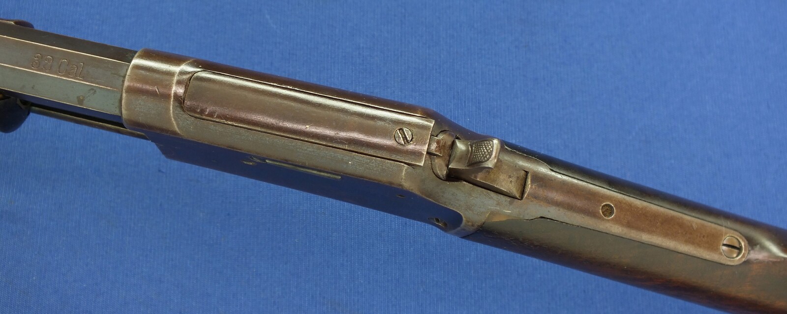 A fine antique American Colt Lightning Slide Action Medium Frame Rifle, Caliber 32-20, 26 inch octagonal barrel, SN70427, length 109 cm, in near mint condition. Price 2.850 euro