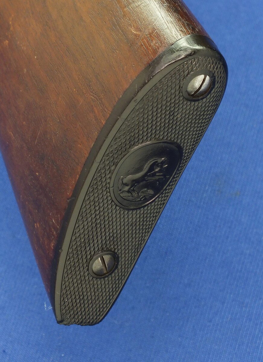A fine antique American Colt Lightning Slide Action Medium Frame Rifle, Caliber 32-20, 26 inch round barrel, SN84492, length 108 cm, in near mint condition. Price 4.250 euro