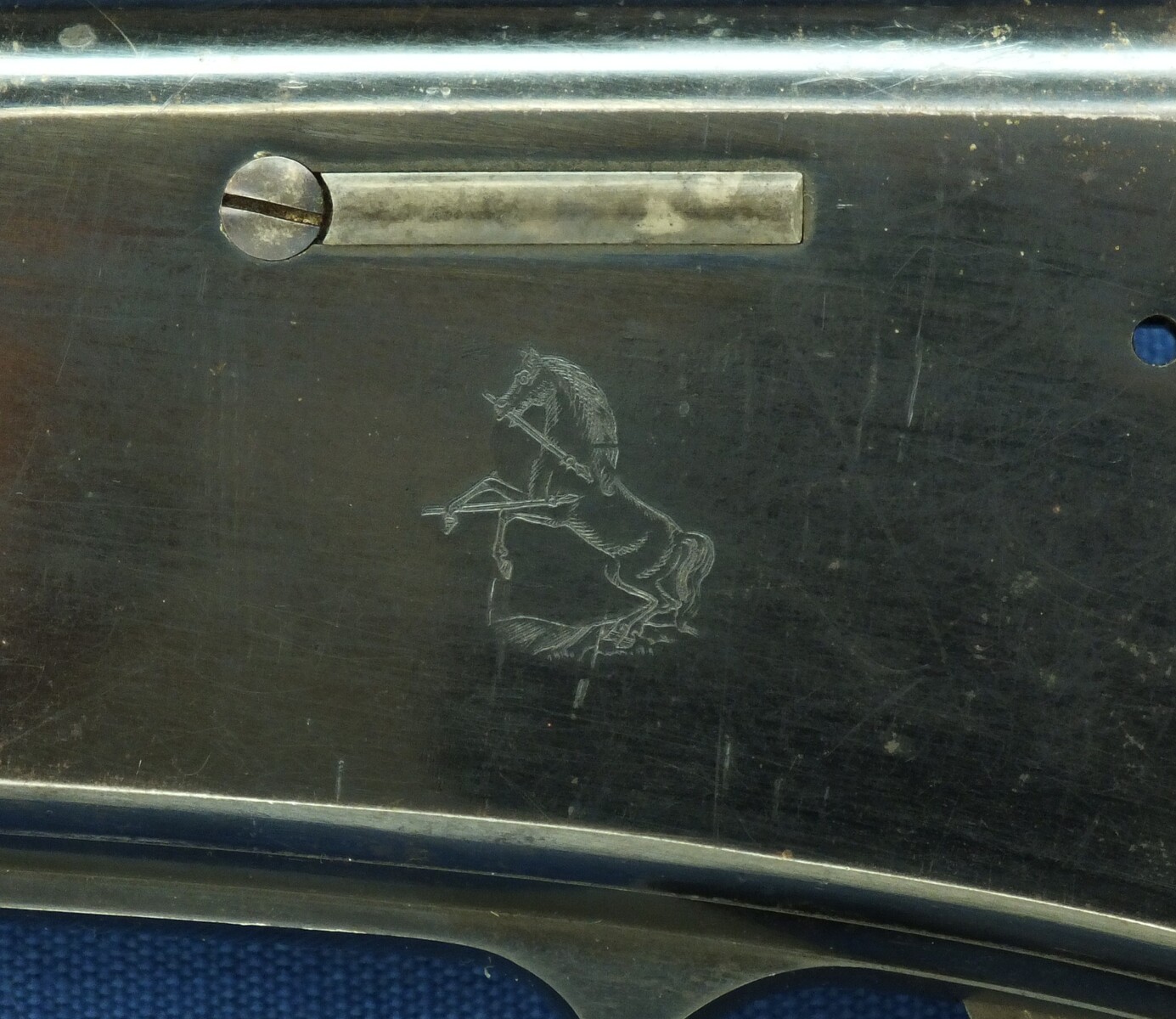 A fine antique American Colt Lightning Slide Action Medium Frame Rifle, Caliber 38-40, 26 inch octagonal barrel, SN28261, made in 1888. length 109 cm, in very good condition. Price 5.800 euro.