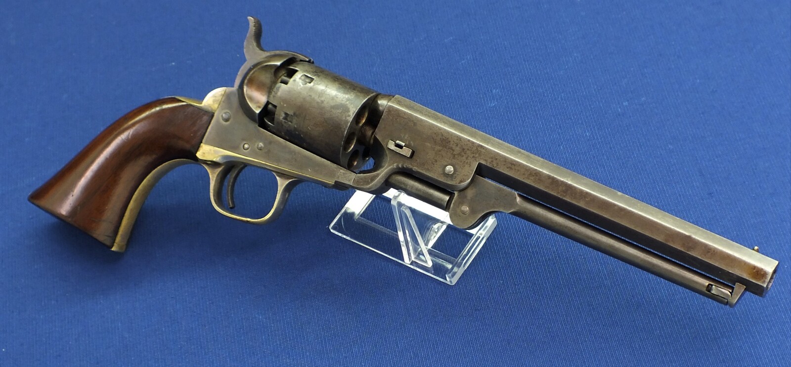 A fine antique American Colt Model 1851 Navy 6 shot Percussion Revolver, .36 caliber, 7 1/2 inch barrel with New York address, In very good condition. Price 5.500 euro