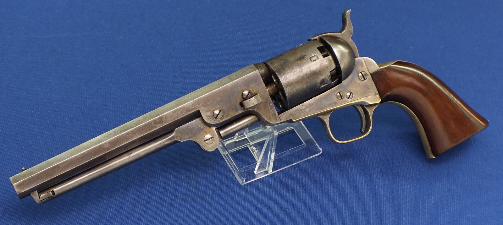 A fine antique American Colt Model 1851 Navy 6 shot Percussion Revolver, .36 caliber, 7 1/2 inch barrel with New York address, In very good condition. Price 5.500 euro