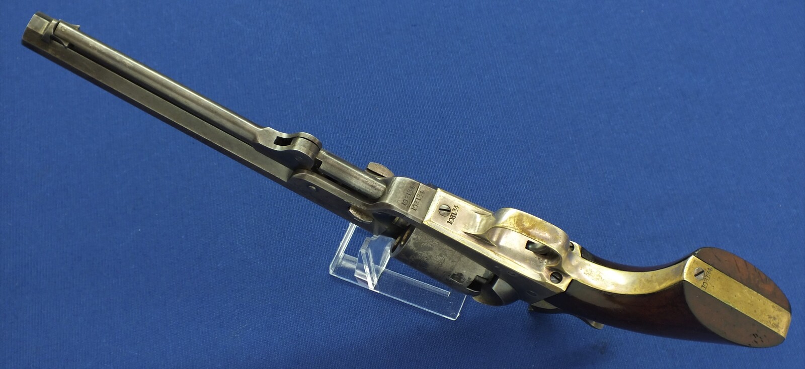 A fine antique American Colt Model 1851 Navy 6 shot Percussion Revolver, .36 caliber, 7 1/2 inch barrel with New York address, In very good condition. Price 5.500 euro