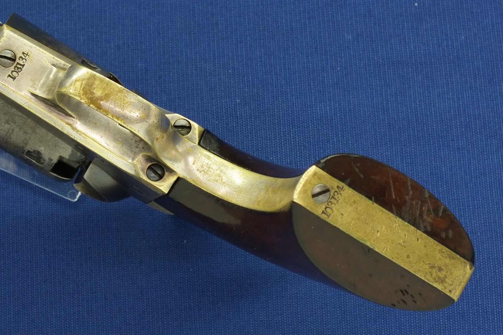 A fine antique American Colt Model 1851 Navy 6 shot Percussion Revolver, .36 caliber, 7 1/2 inch barrel with New York address, In very good condition. Price 5.500 euro