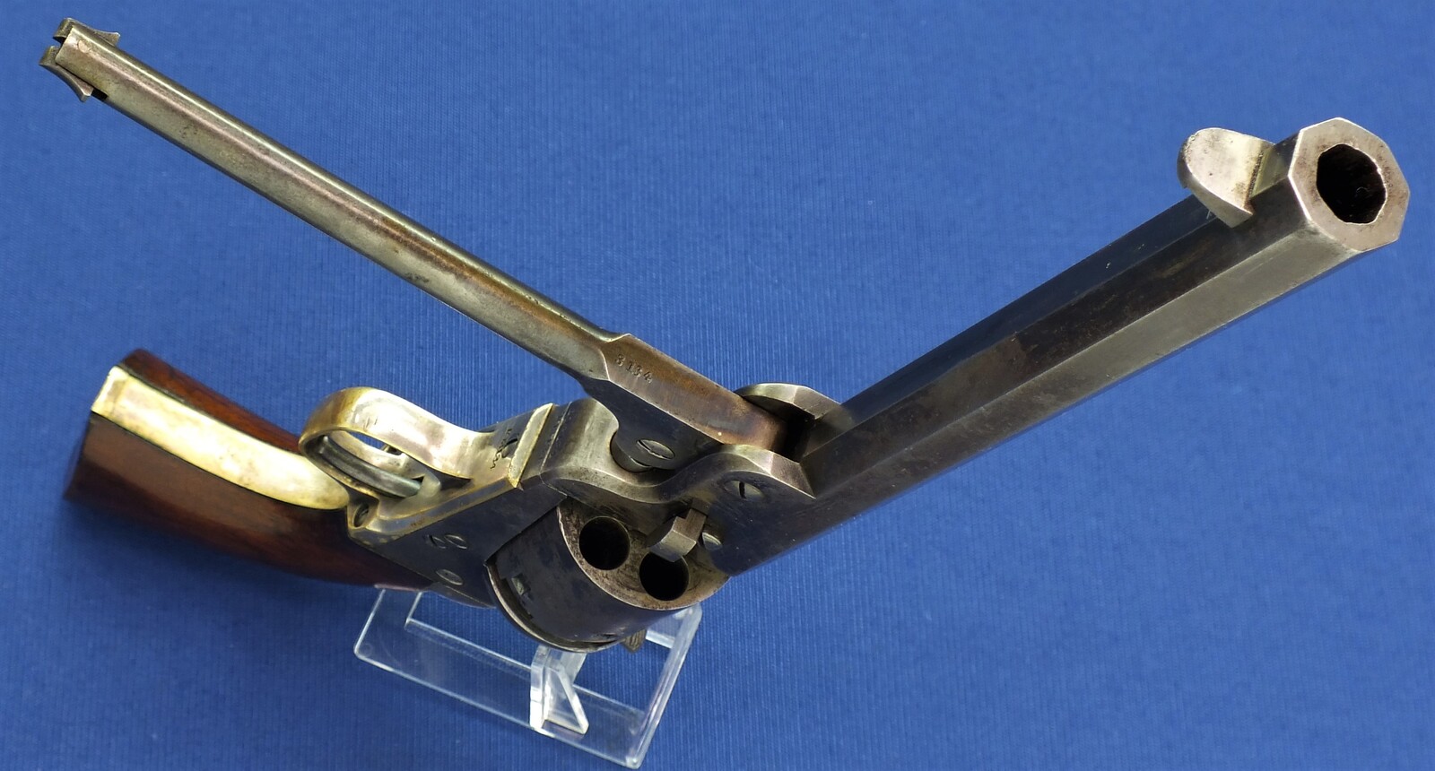 A fine antique American Colt Model 1851 Navy 6 shot Percussion Revolver, .36 caliber, 7 1/2 inch barrel with New York address, In very good condition. Price 5.500 euro