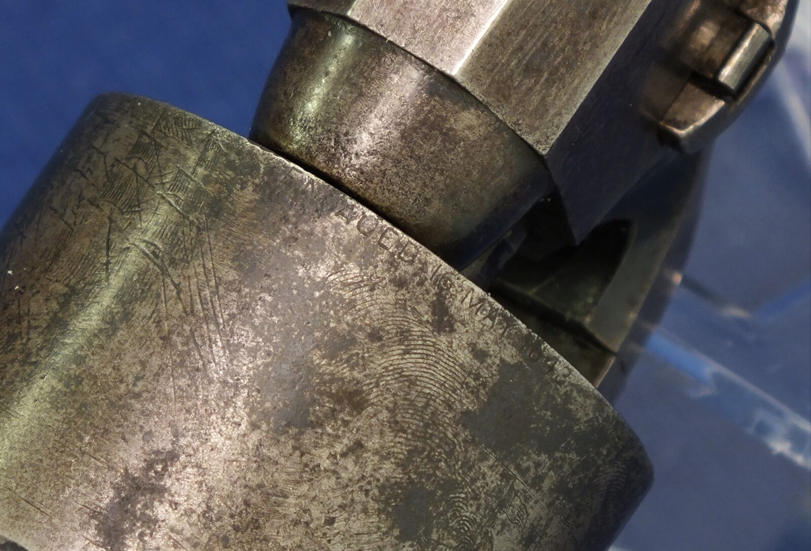 A fine antique American Colt Model 1851 Navy 6 shot Percussion Revolver, .36 caliber, 7 1/2 inch barrel with New York address, In very good condition. Price 5.500 euro