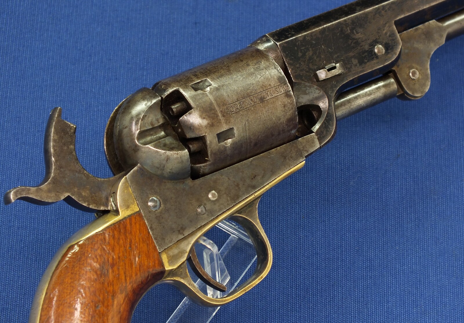 A fine antique American Colt Model 1851 Navy 6 shot Single Action percussion Revolver. 7,5 inch barrel with New York address. 36 Caliber. Length 35,5cm. In very good condition. Price 7.500 euro.