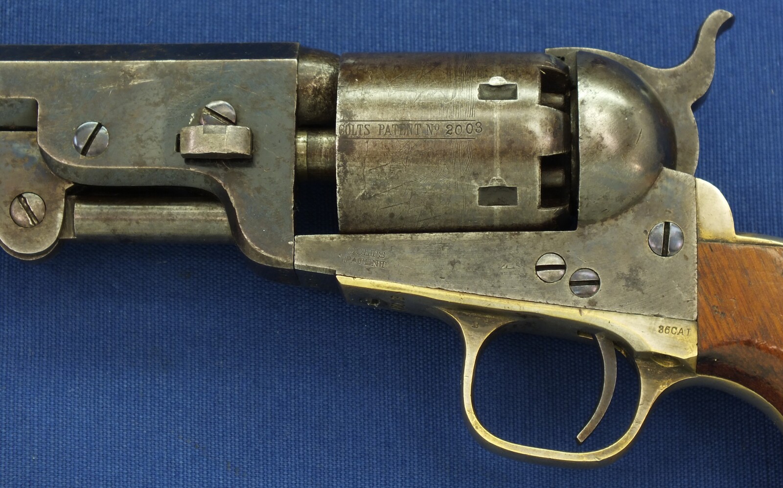 A fine antique American Colt Model 1851 Navy 6 shot Single Action percussion Revolver. 7,5 inch barrel with New York address. 36 Caliber. Length 35,5cm. In very good condition. Price 7.500 euro.