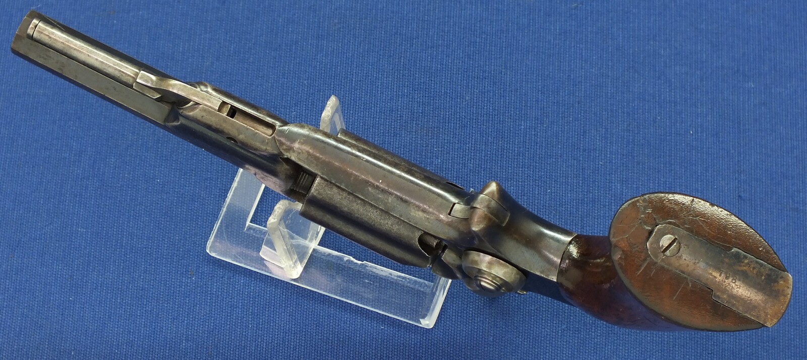 A fine antique American Colt Model 1855 Root Model 3A Sidehammer Pocket percussion Revolver. 5 shot Fluted cylinder. 31 Caliber. 3,5 inch octagonal barrel with Hartford address. Length 22cm. In very good condition. Price 2.450 euro.