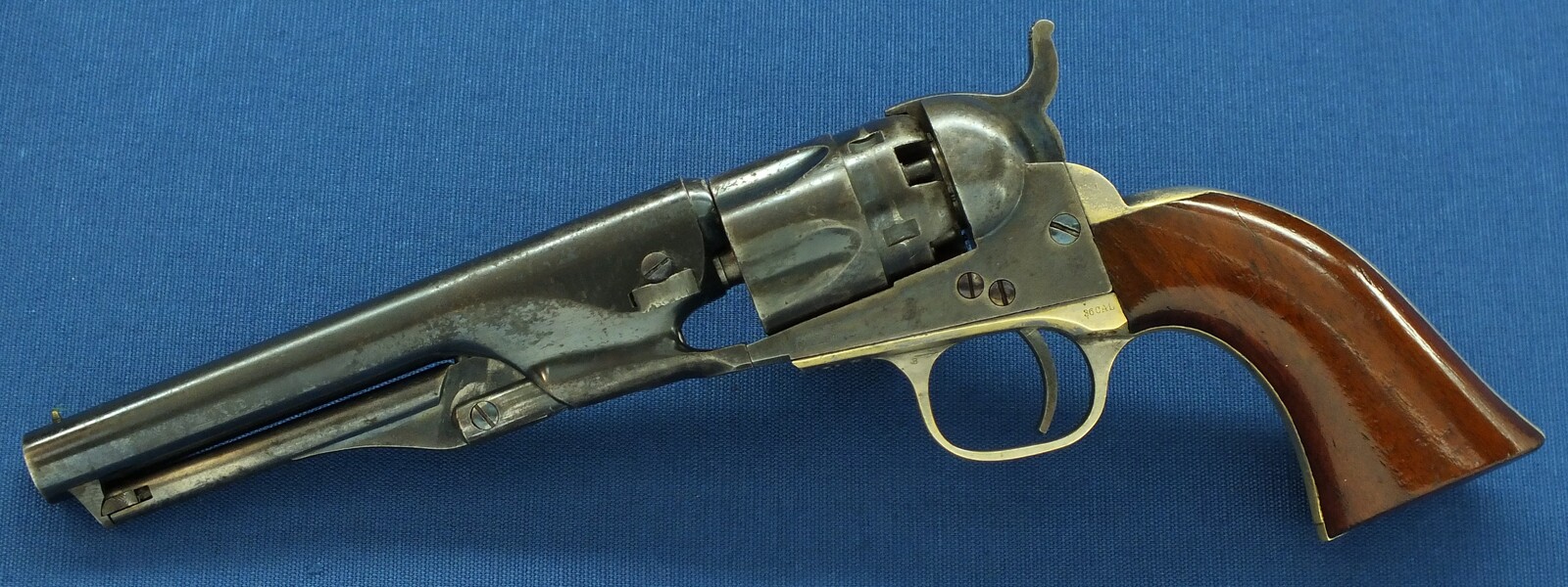 A fine antique American Colt model 1862 Police 5 shot percussion Revolver. 36 caliber, 5,5 inch barrel with New York address. Length 28,5cm. In very good condition. Price 4.250 euro