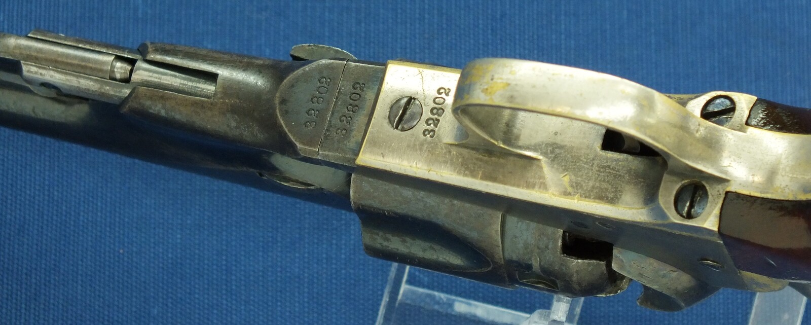A fine antique American Colt model 1862 Police 5 shot percussion Revolver. 36 caliber, 5,5 inch barrel with New York address. Length 28,5cm. In very good condition. Price 4.250 euro