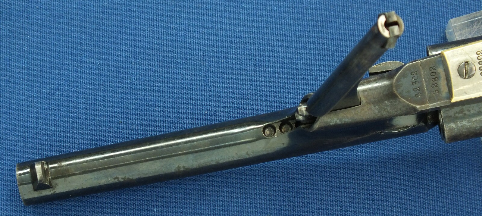 A fine antique American Colt model 1862 Police 5 shot percussion Revolver. 36 caliber, 5,5 inch barrel with New York address. Length 28,5cm. In very good condition. Price 4.250 euro