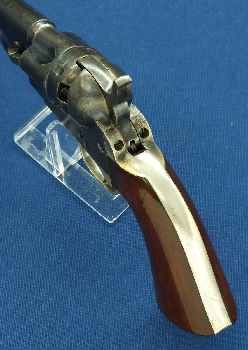 A fine antique American Colt model 1862 Police 5 shot percussion Revolver. 36 caliber, 5,5 inch barrel with New York address. Length 28,5cm. In very good condition. Price 4.250 euro