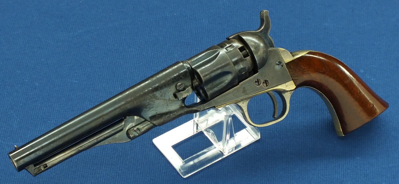 A fine antique American Colt model 1862 Police 5 shot percussion Revolver. 36 caliber, 5,5 inch barrel with New York address. Length 28,5cm. In very good condition. Price 4.250 euro