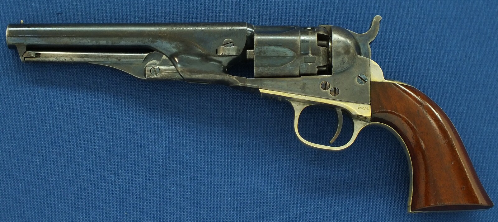 A fine antique American Colt model 1862 Police 5 shot percussion Revolver. 36 caliber, 5,5 inch barrel with New York address. Length 28,5cm. In very good condition. Price 4.250 euro